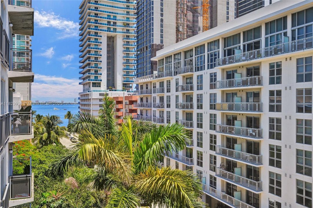 最近售出: $369,000 (1 贝兹, 1 浴室, 835 平方英尺)