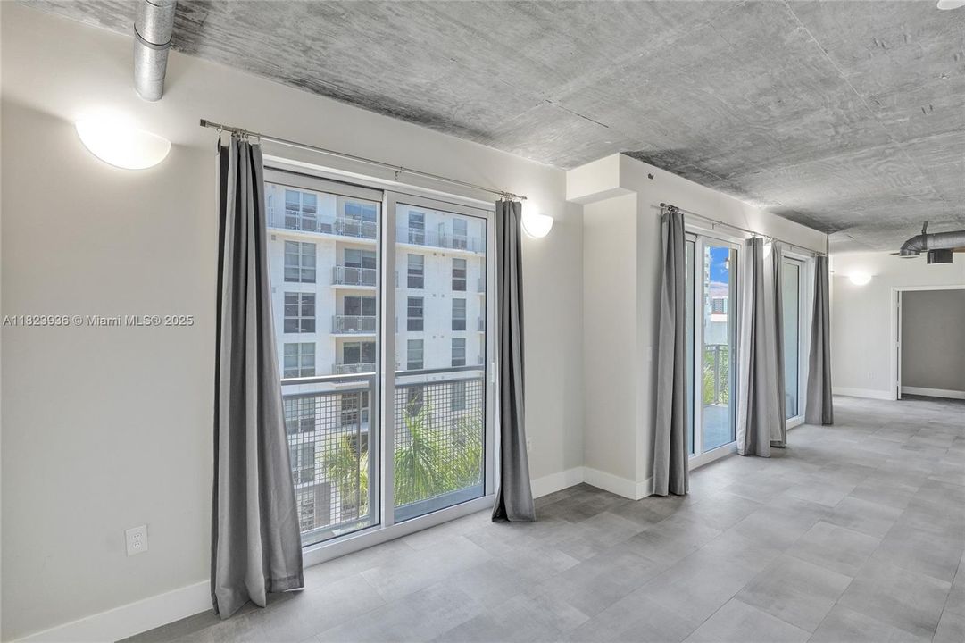 最近售出: $369,000 (1 贝兹, 1 浴室, 835 平方英尺)