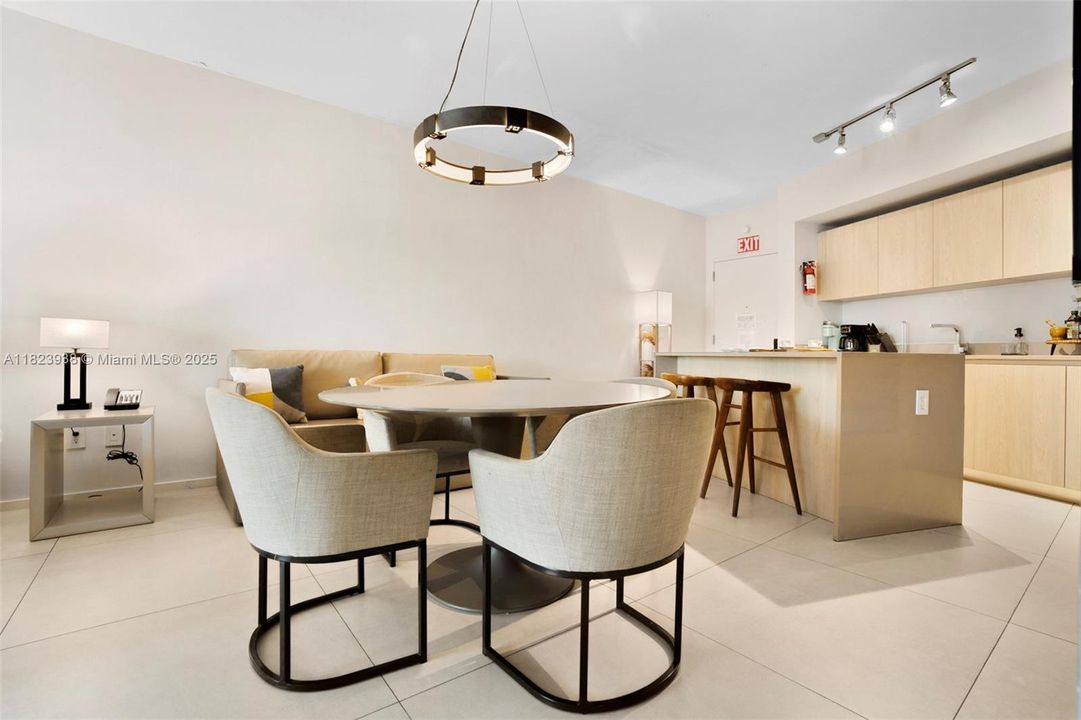 最近售出: $620,000 (1 贝兹, 1 浴室, 841 平方英尺)