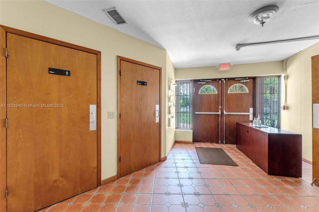foyer  w his/hers baths