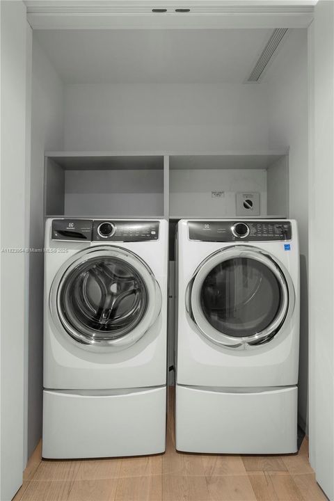 Activo con contrato: $24,000 (2 camas, 2 baños, 1457 Pies cuadrados)