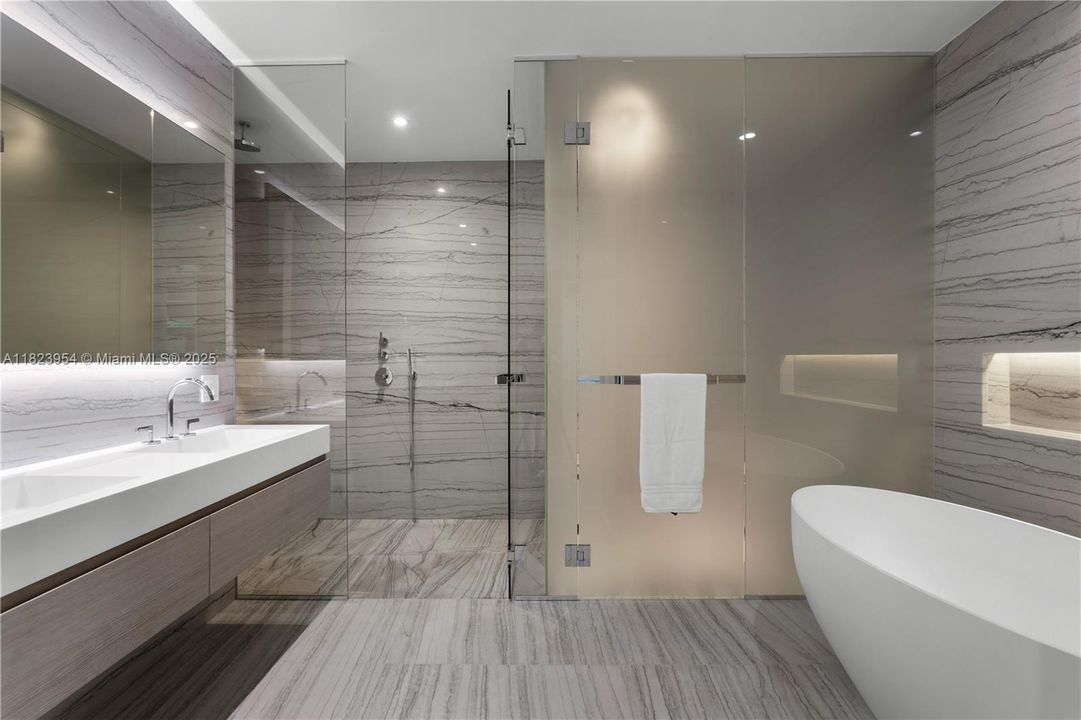 Activo con contrato: $24,000 (2 camas, 2 baños, 1457 Pies cuadrados)