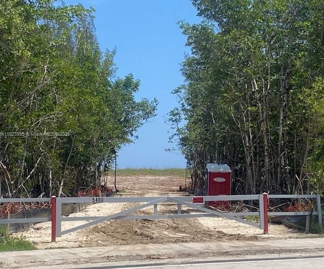 For Sale: $3,595,000 (2.69 acres)