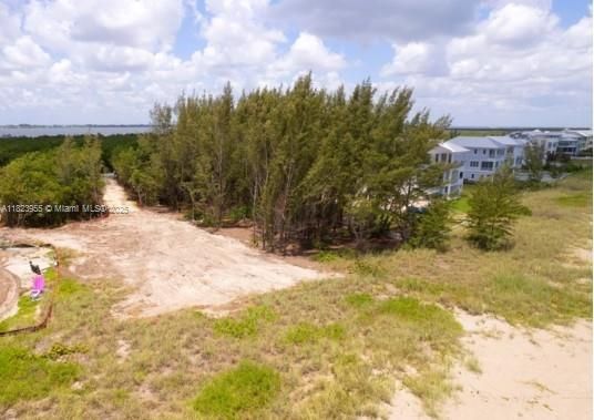 For Sale: $3,595,000 (2.69 acres)