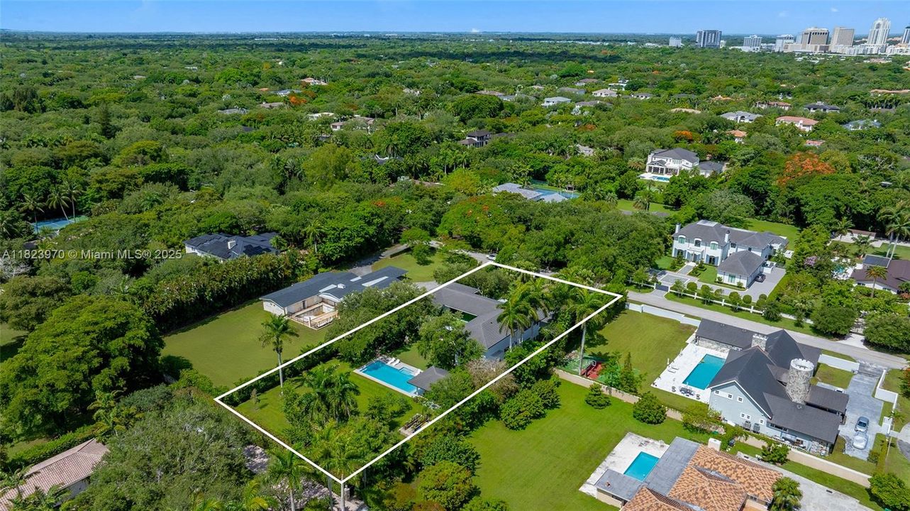 合同活跃: $8,900,000 (7 贝兹, 7 浴室, 7184 平方英尺)