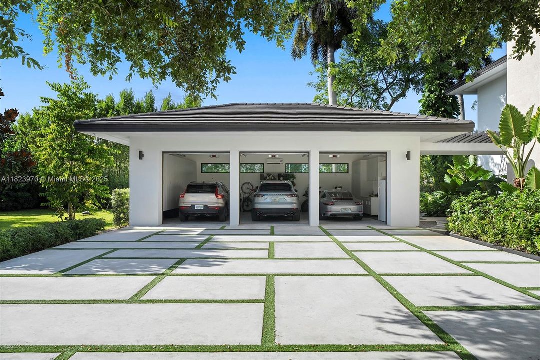 合同活跃: $8,900,000 (7 贝兹, 7 浴室, 7184 平方英尺)