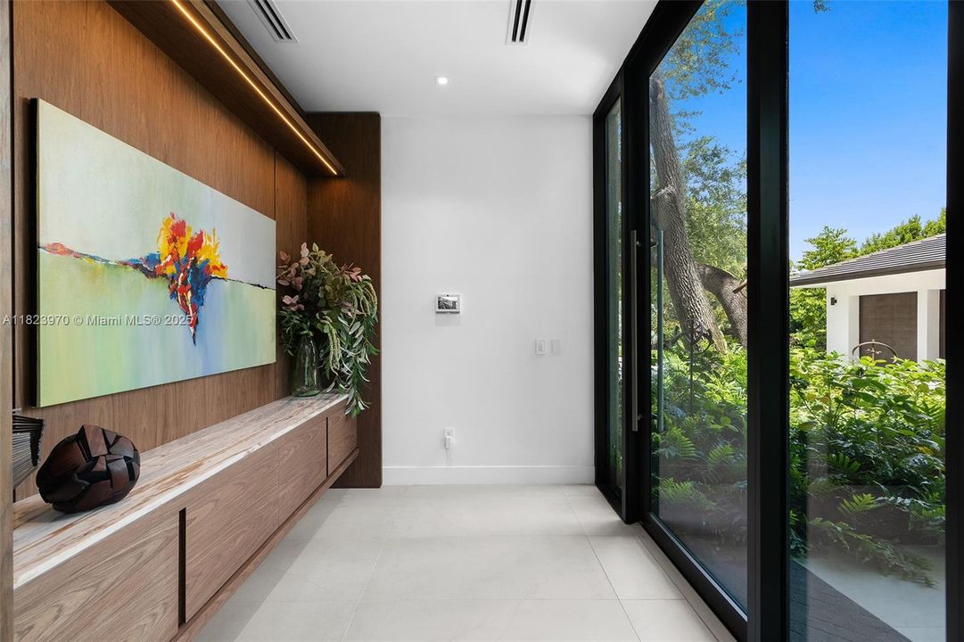 合同活跃: $8,900,000 (7 贝兹, 7 浴室, 7184 平方英尺)