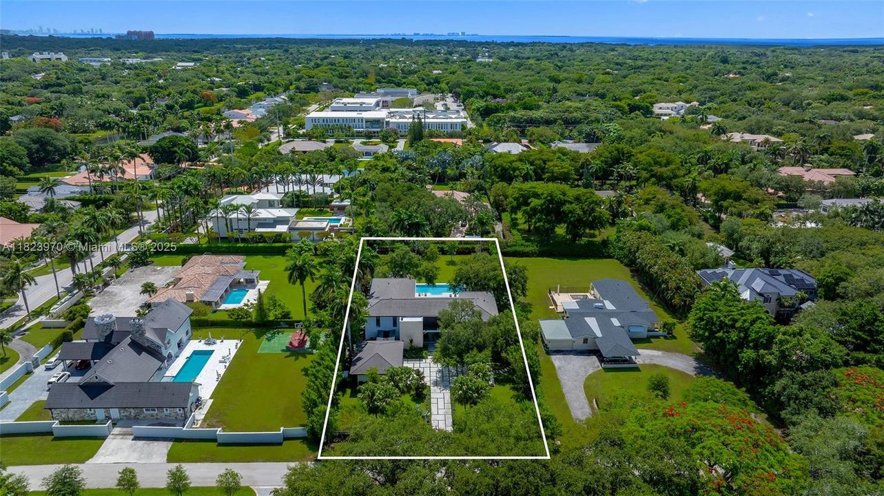 合同活跃: $8,900,000 (7 贝兹, 7 浴室, 7184 平方英尺)