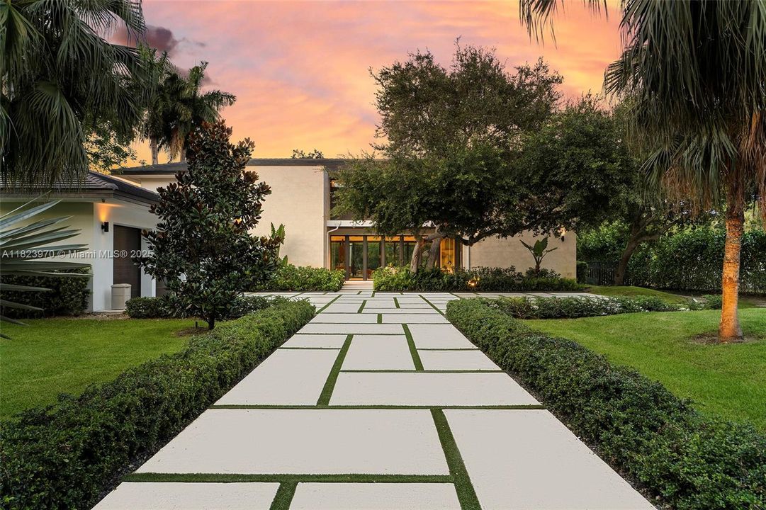 合同活跃: $8,900,000 (7 贝兹, 7 浴室, 7184 平方英尺)