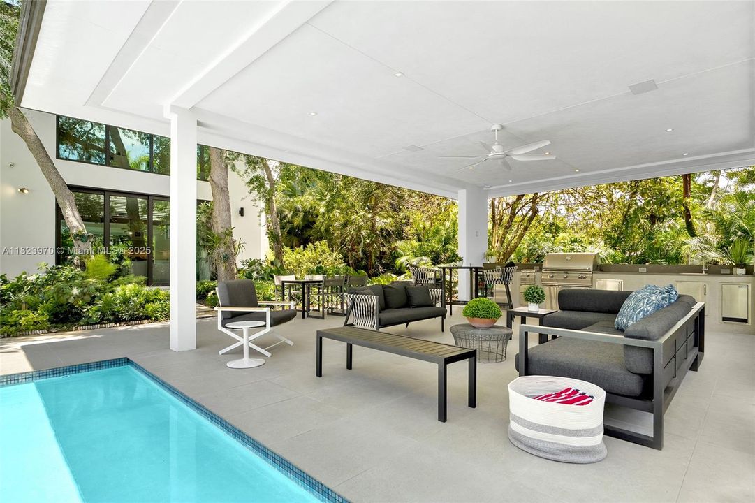 合同活跃: $8,900,000 (7 贝兹, 7 浴室, 7184 平方英尺)