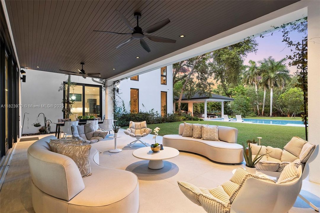 合同活跃: $8,900,000 (7 贝兹, 7 浴室, 7184 平方英尺)