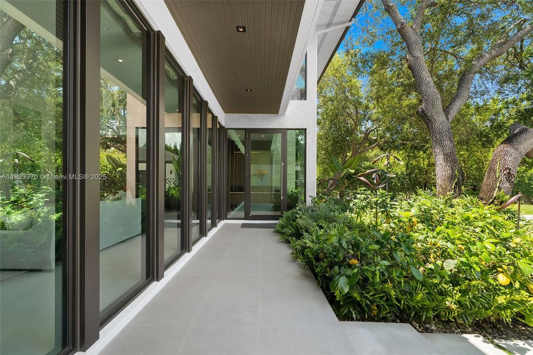 合同活跃: $8,900,000 (7 贝兹, 7 浴室, 7184 平方英尺)