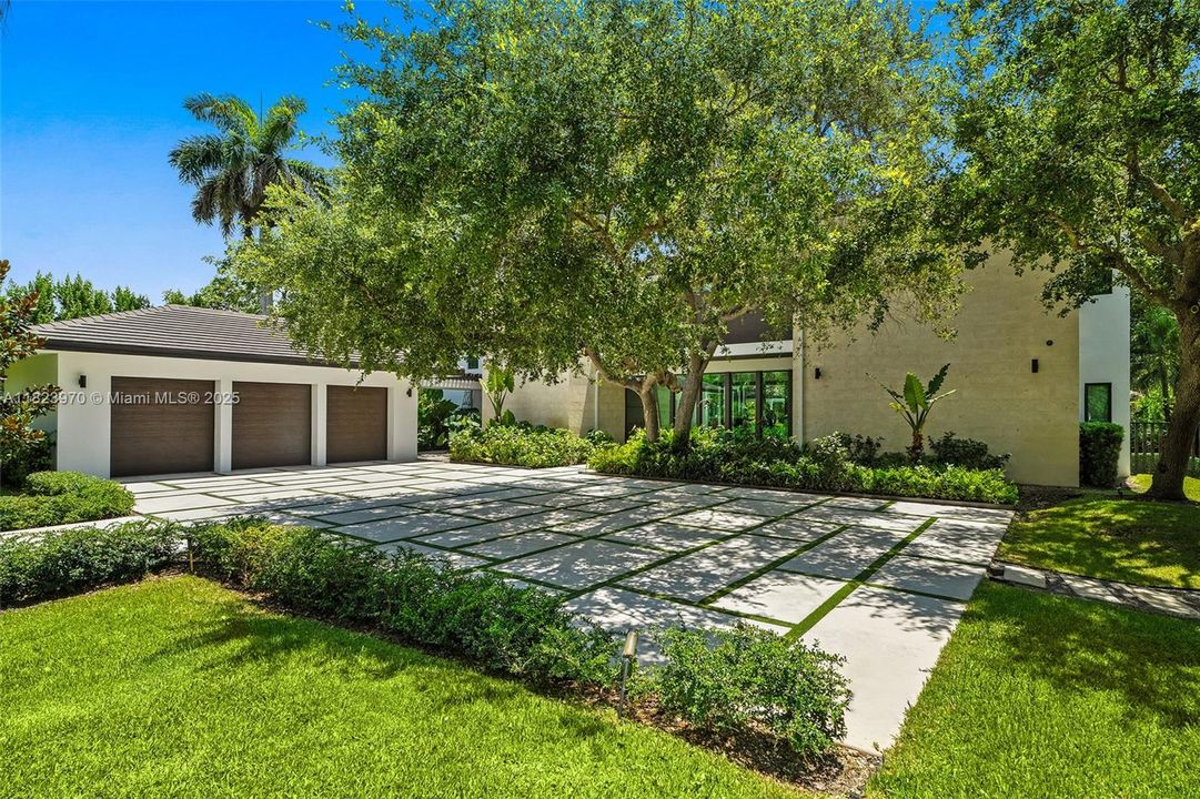 合同活跃: $8,900,000 (7 贝兹, 7 浴室, 7184 平方英尺)