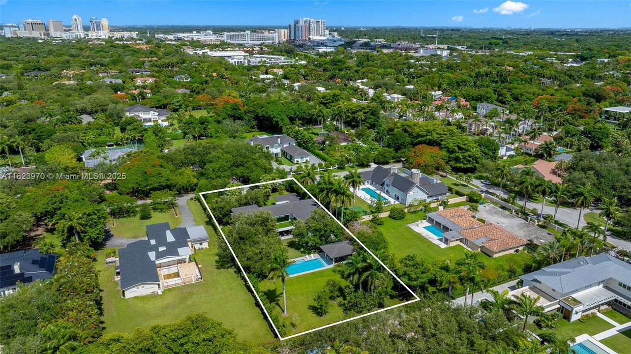 合同活跃: $8,900,000 (7 贝兹, 7 浴室, 7184 平方英尺)