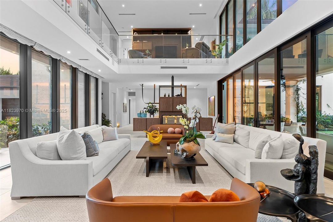 合同活跃: $8,900,000 (7 贝兹, 7 浴室, 7184 平方英尺)