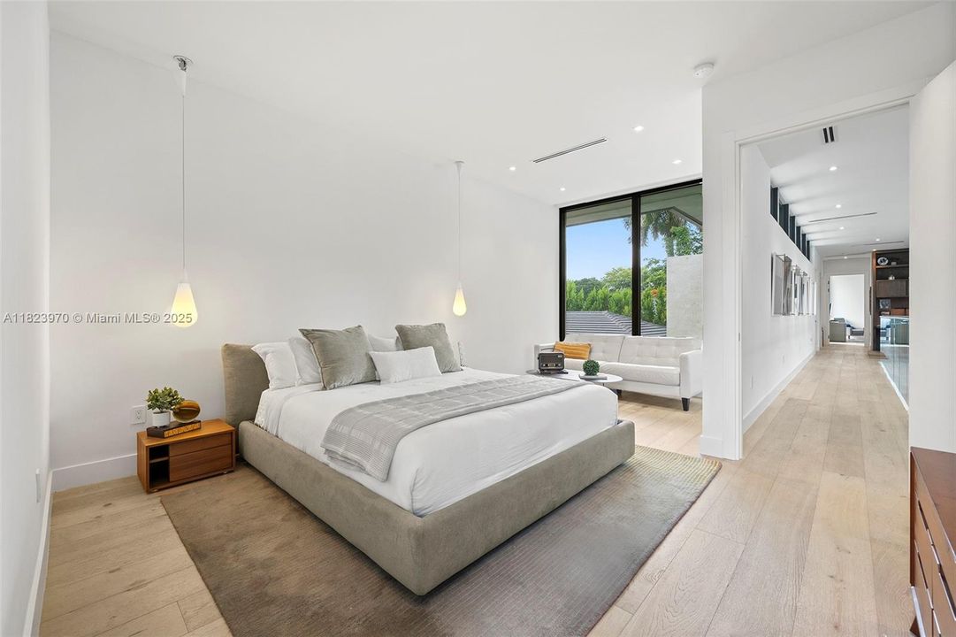 合同活跃: $8,900,000 (7 贝兹, 7 浴室, 7184 平方英尺)