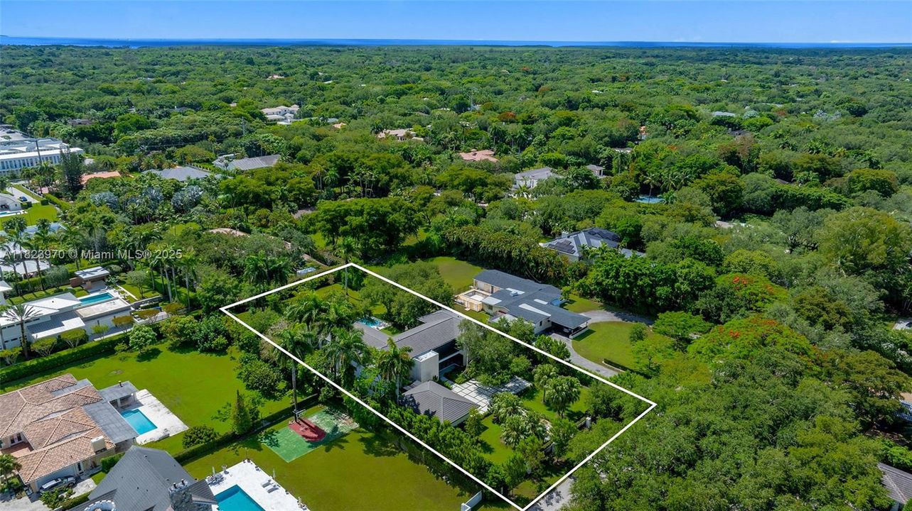 合同活跃: $8,900,000 (7 贝兹, 7 浴室, 7184 平方英尺)