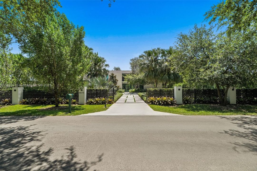 合同活跃: $8,900,000 (7 贝兹, 7 浴室, 7184 平方英尺)