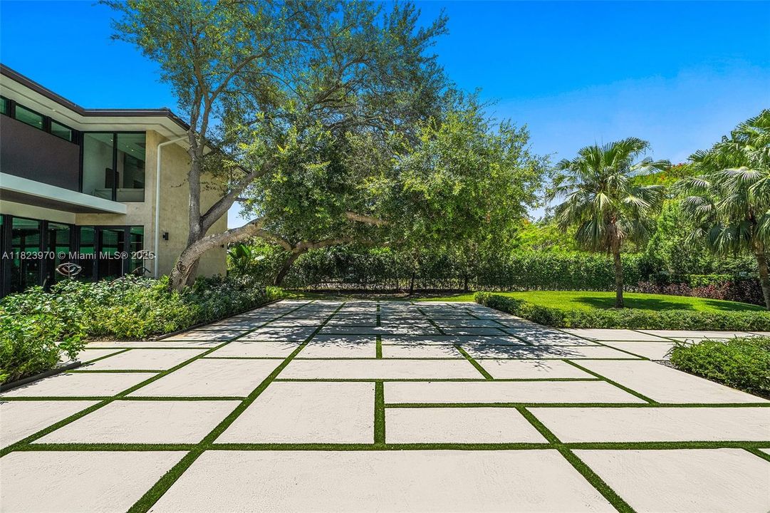 合同活跃: $8,900,000 (7 贝兹, 7 浴室, 7184 平方英尺)