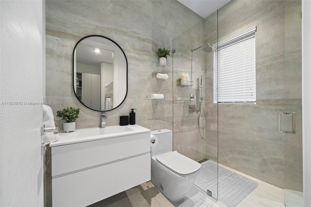 合同活跃: $8,900,000 (7 贝兹, 7 浴室, 7184 平方英尺)