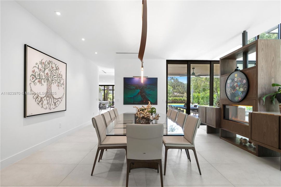 合同活跃: $8,900,000 (7 贝兹, 7 浴室, 7184 平方英尺)