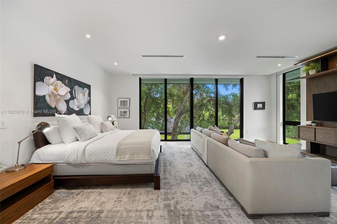 合同活跃: $8,900,000 (7 贝兹, 7 浴室, 7184 平方英尺)