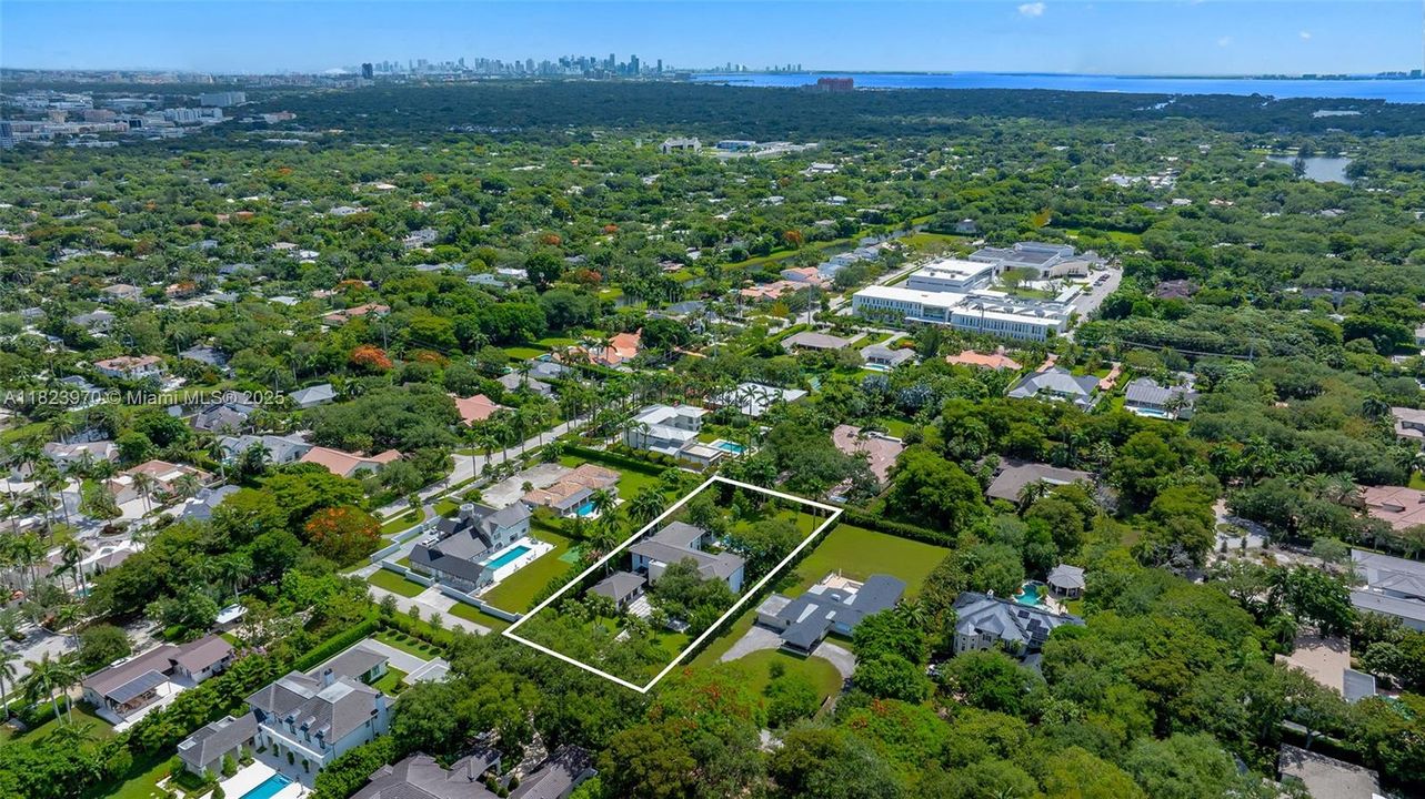 合同活跃: $8,900,000 (7 贝兹, 7 浴室, 7184 平方英尺)