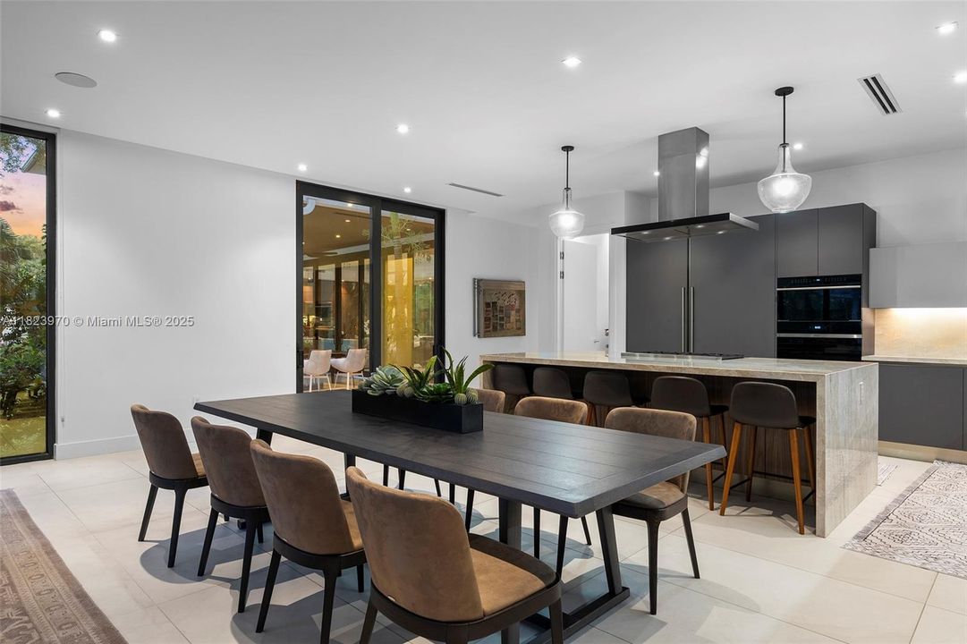 合同活跃: $8,900,000 (7 贝兹, 7 浴室, 7184 平方英尺)