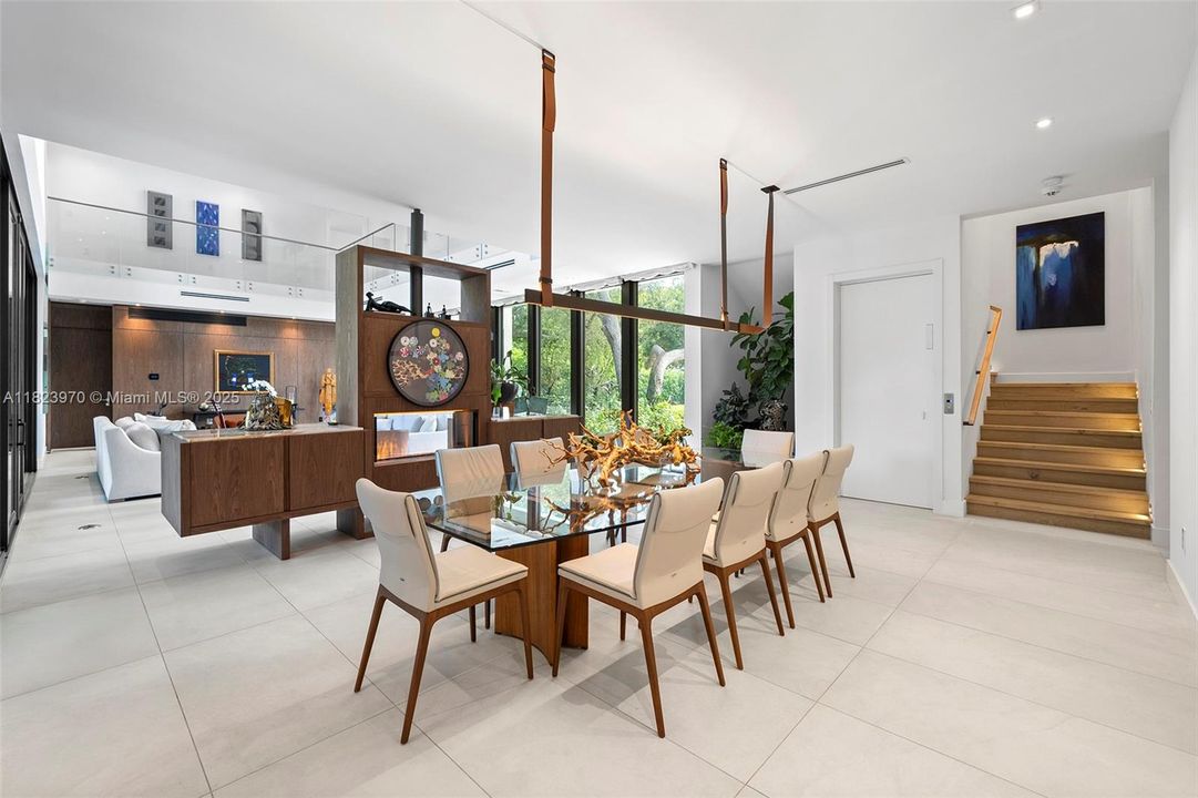 合同活跃: $8,900,000 (7 贝兹, 7 浴室, 7184 平方英尺)