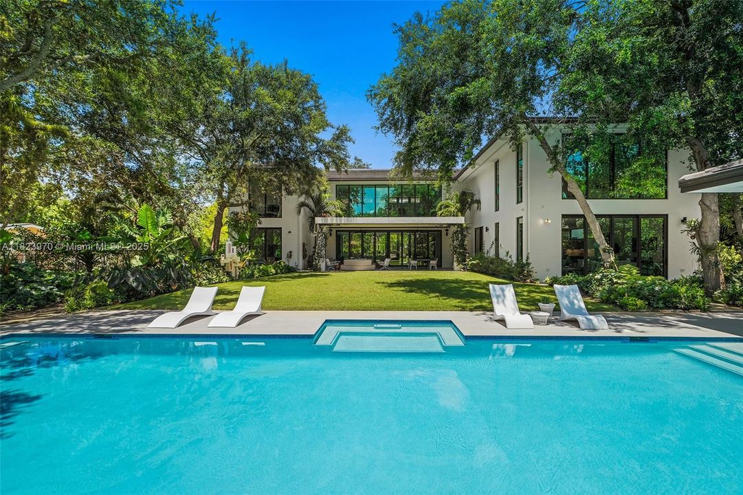 合同活跃: $8,900,000 (7 贝兹, 7 浴室, 7184 平方英尺)