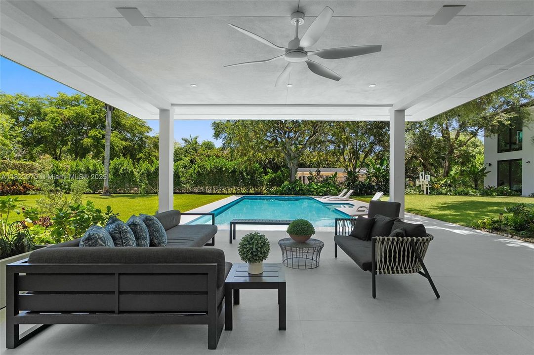 合同活跃: $8,900,000 (7 贝兹, 7 浴室, 7184 平方英尺)