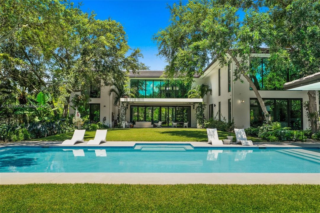 合同活跃: $8,900,000 (7 贝兹, 7 浴室, 7184 平方英尺)