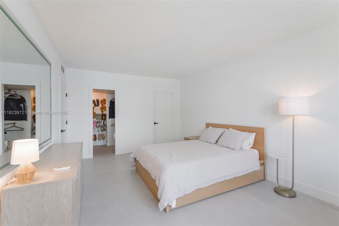 合同活跃: $548,900 (2 贝兹, 2 浴室, 1275 平方英尺)