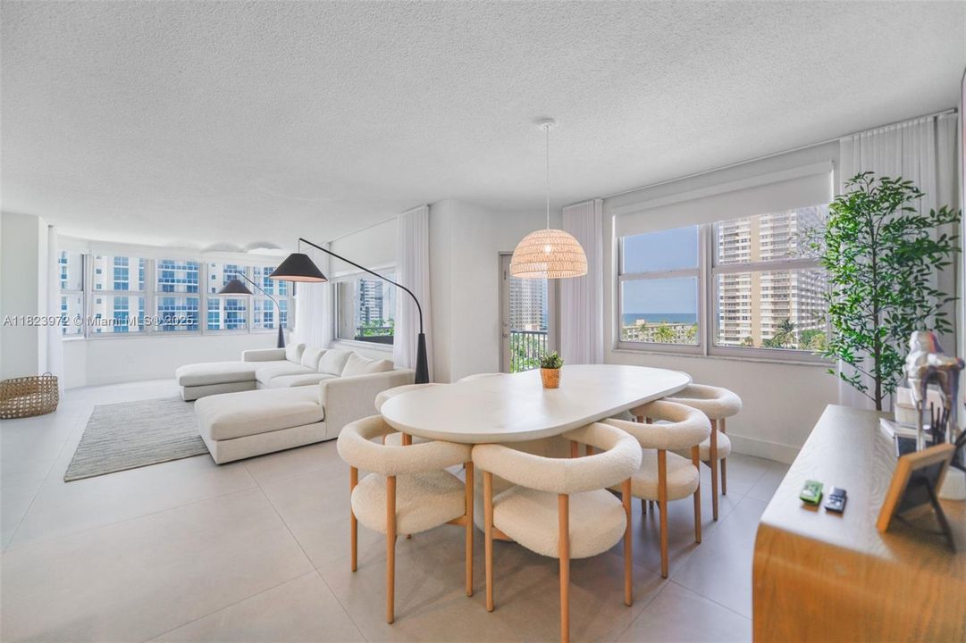 合同活跃: $548,900 (2 贝兹, 2 浴室, 1275 平方英尺)