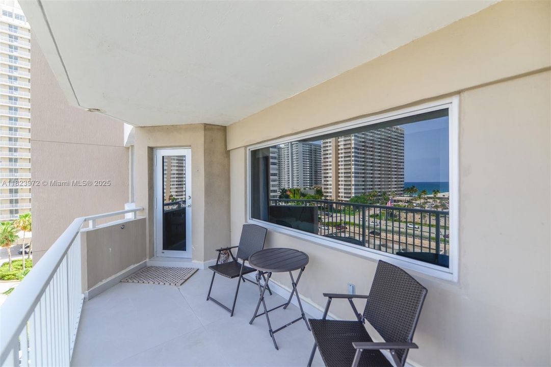 合同活跃: $548,900 (2 贝兹, 2 浴室, 1275 平方英尺)