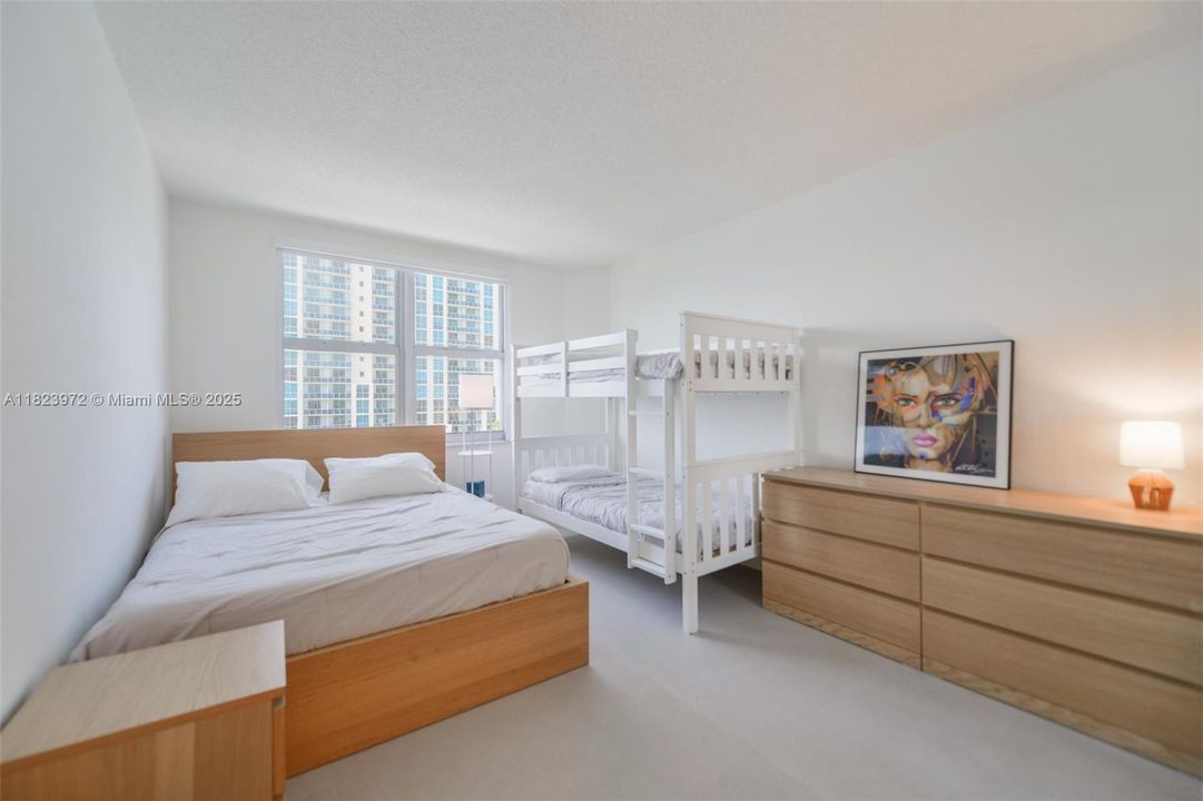 合同活跃: $548,900 (2 贝兹, 2 浴室, 1275 平方英尺)