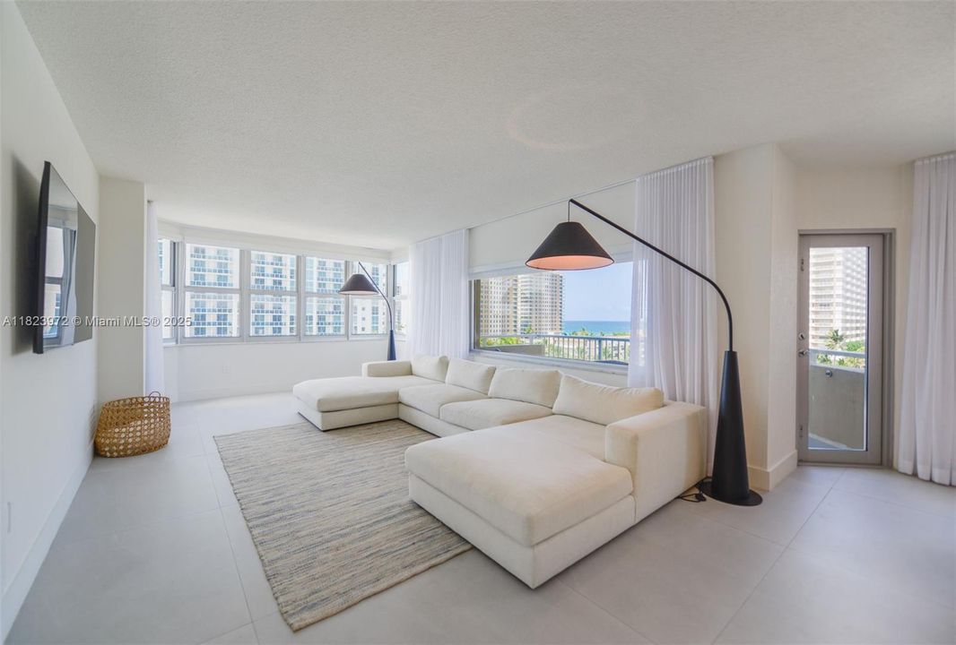 合同活跃: $548,900 (2 贝兹, 2 浴室, 1275 平方英尺)