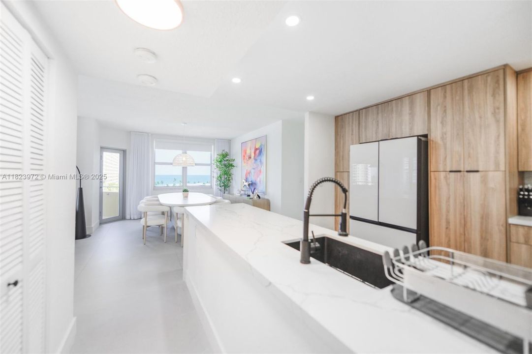 合同活跃: $548,900 (2 贝兹, 2 浴室, 1275 平方英尺)