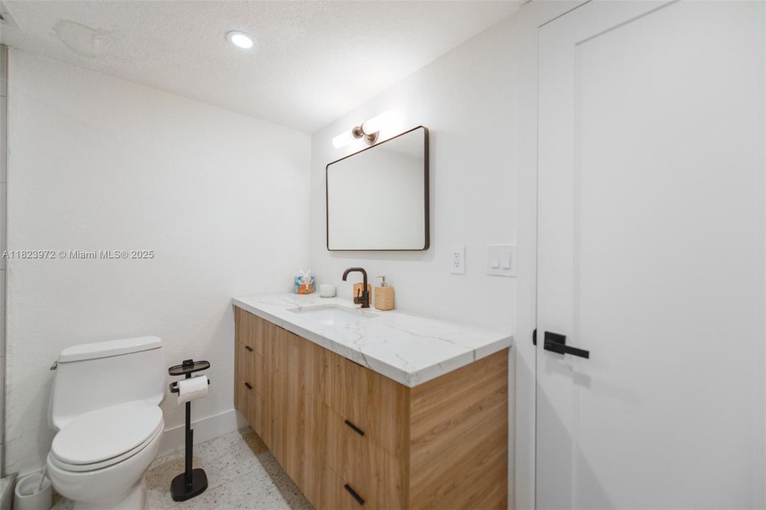 合同活跃: $548,900 (2 贝兹, 2 浴室, 1275 平方英尺)