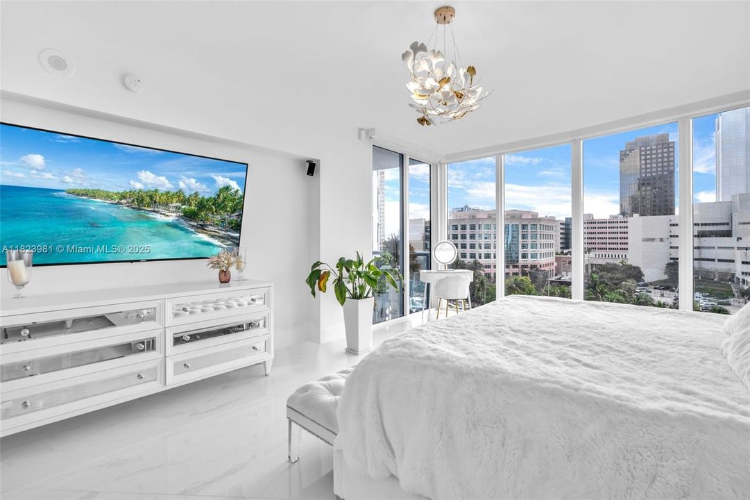 Recently Sold: $1,575,000 (2 beds, 3 baths, 2129 Square Feet)