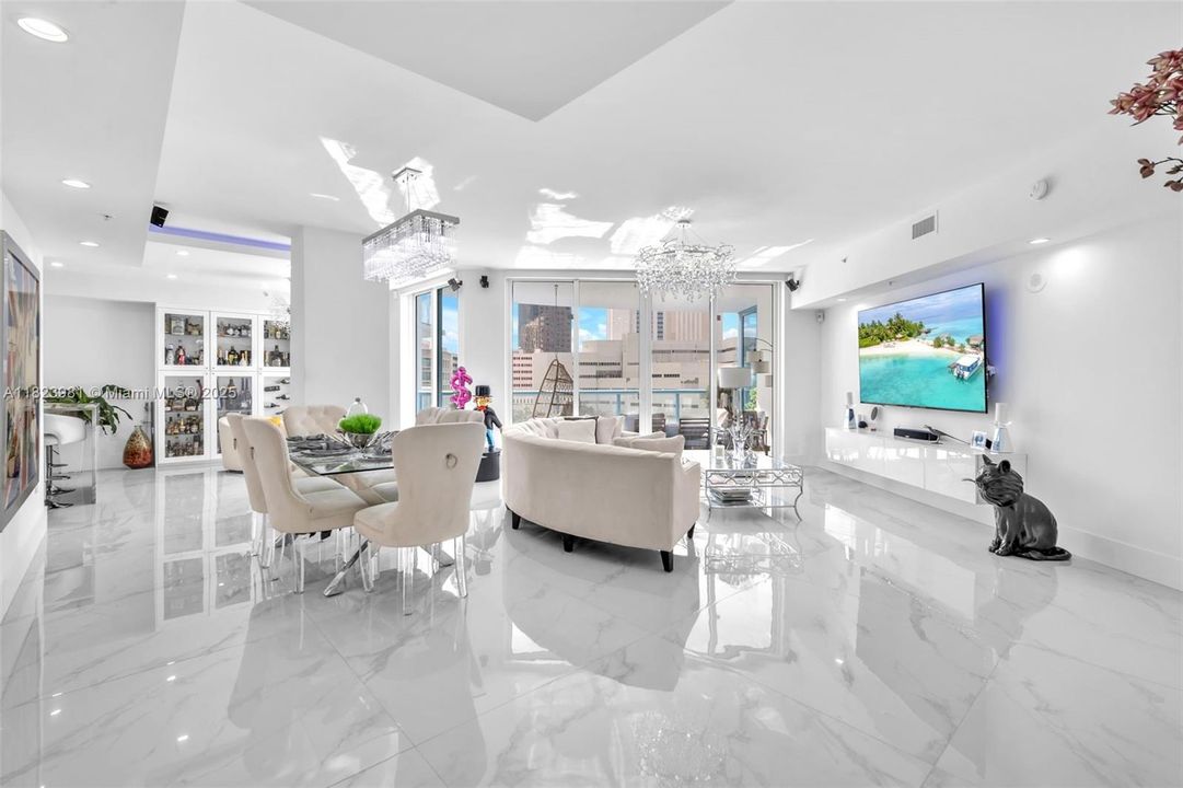 Recently Sold: $1,575,000 (2 beds, 3 baths, 2129 Square Feet)