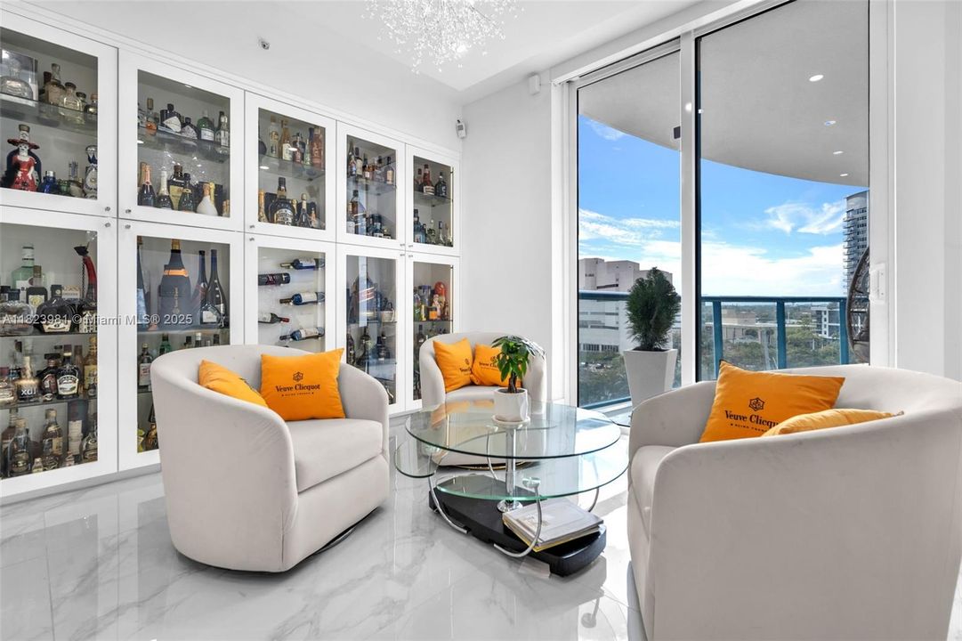 Recently Sold: $1,575,000 (2 beds, 3 baths, 2129 Square Feet)