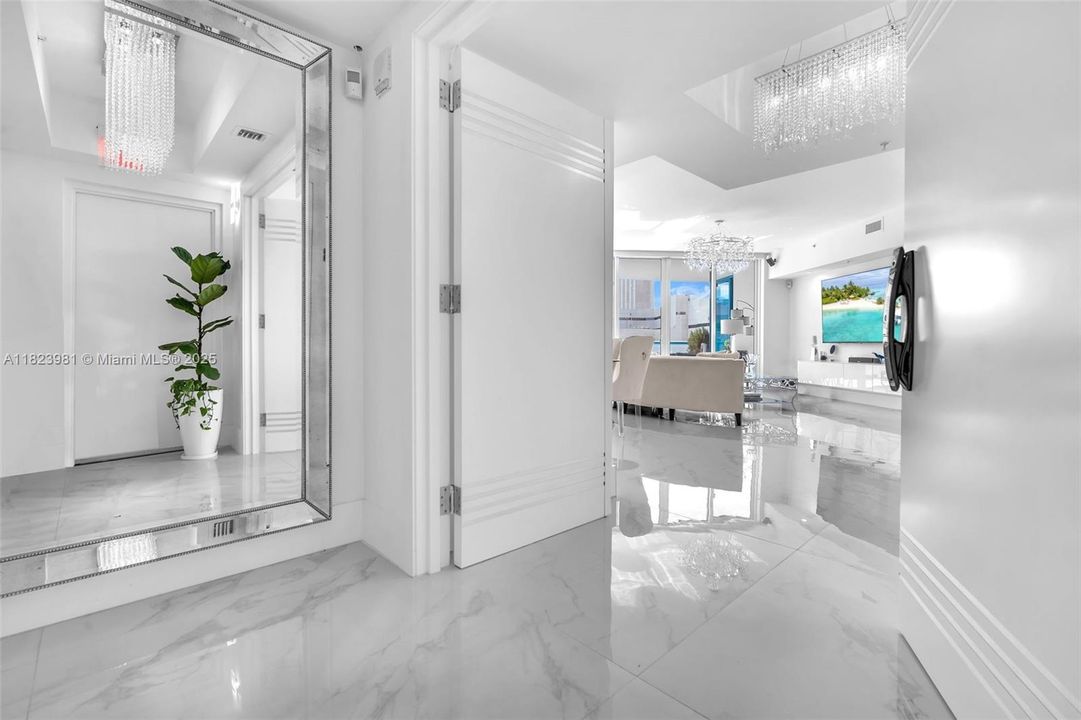 Recently Sold: $1,575,000 (2 beds, 3 baths, 2129 Square Feet)