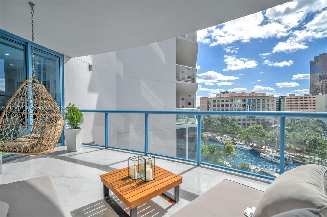 Recently Sold: $1,575,000 (2 beds, 3 baths, 2129 Square Feet)