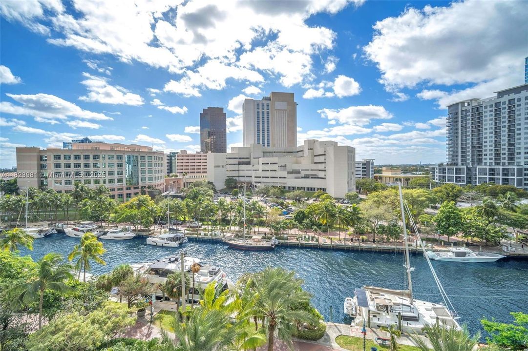 Recently Sold: $1,575,000 (2 beds, 3 baths, 2129 Square Feet)