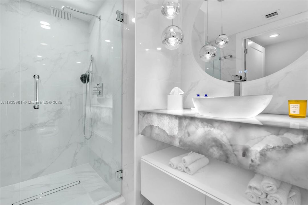 Recently Sold: $1,575,000 (2 beds, 3 baths, 2129 Square Feet)