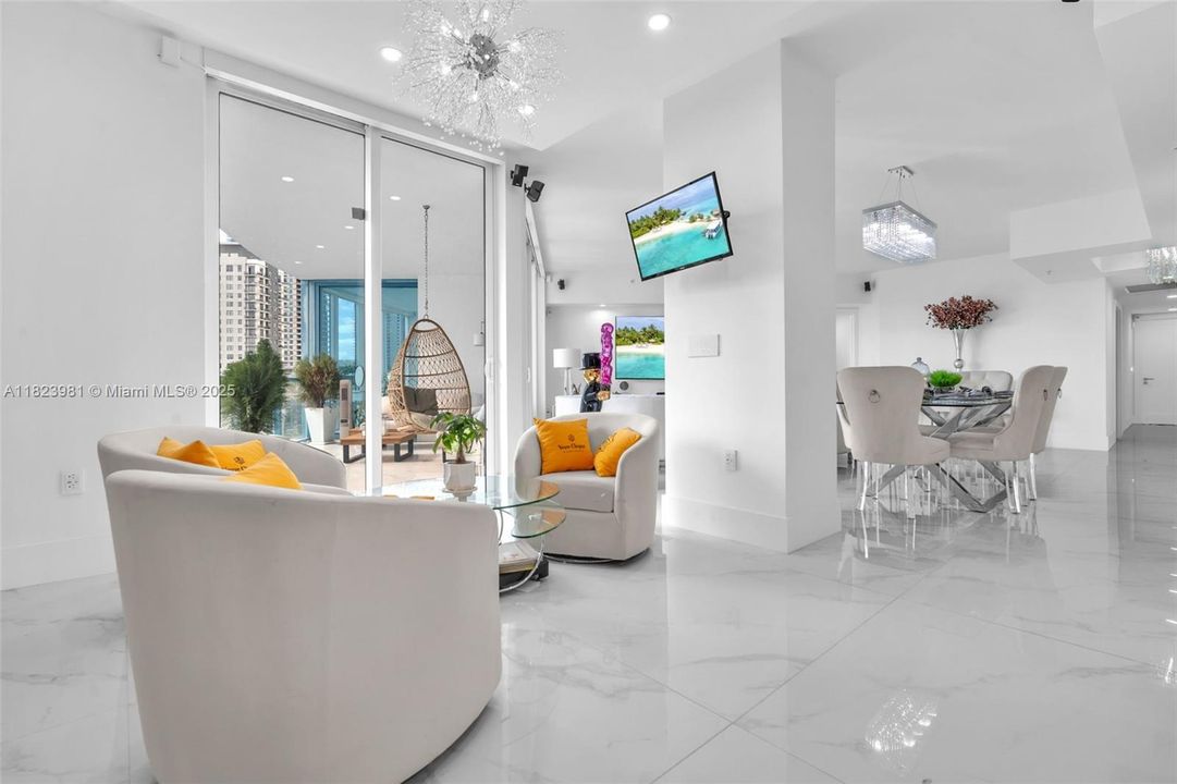 Recently Sold: $1,575,000 (2 beds, 3 baths, 2129 Square Feet)