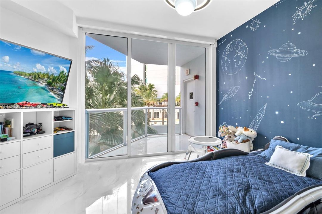 Recently Sold: $1,575,000 (2 beds, 3 baths, 2129 Square Feet)