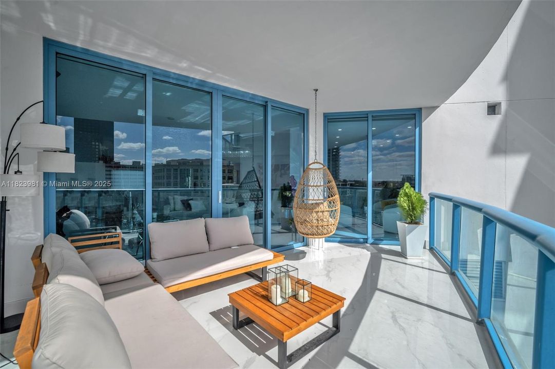 Recently Sold: $1,575,000 (2 beds, 3 baths, 2129 Square Feet)