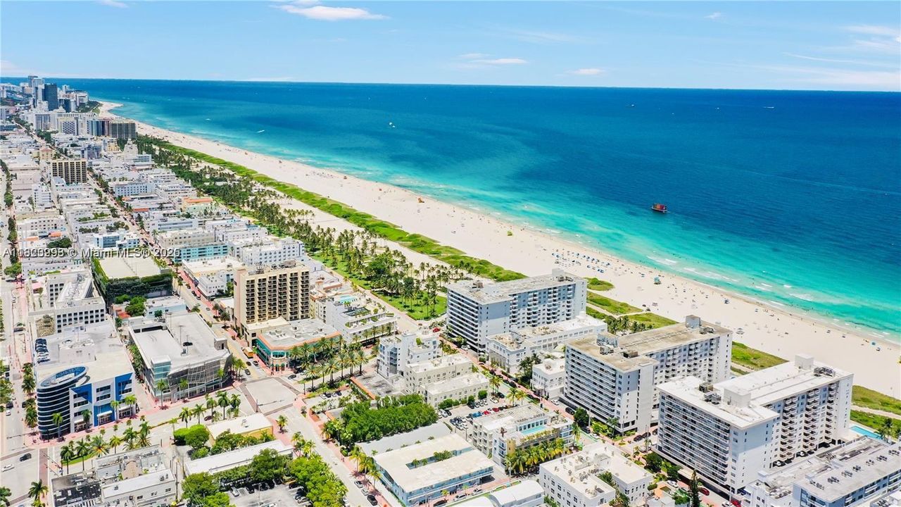 For Sale: $549,000 (1 beds, 1 baths, 655 Square Feet)